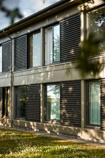 Kluge Köpfe beschützen Fassaden mit Aluminiumkassetten von DS Stålprofil, Vilhelm Kiers Kollegium, Snogebæksvej 11-21, 8210 Århus
